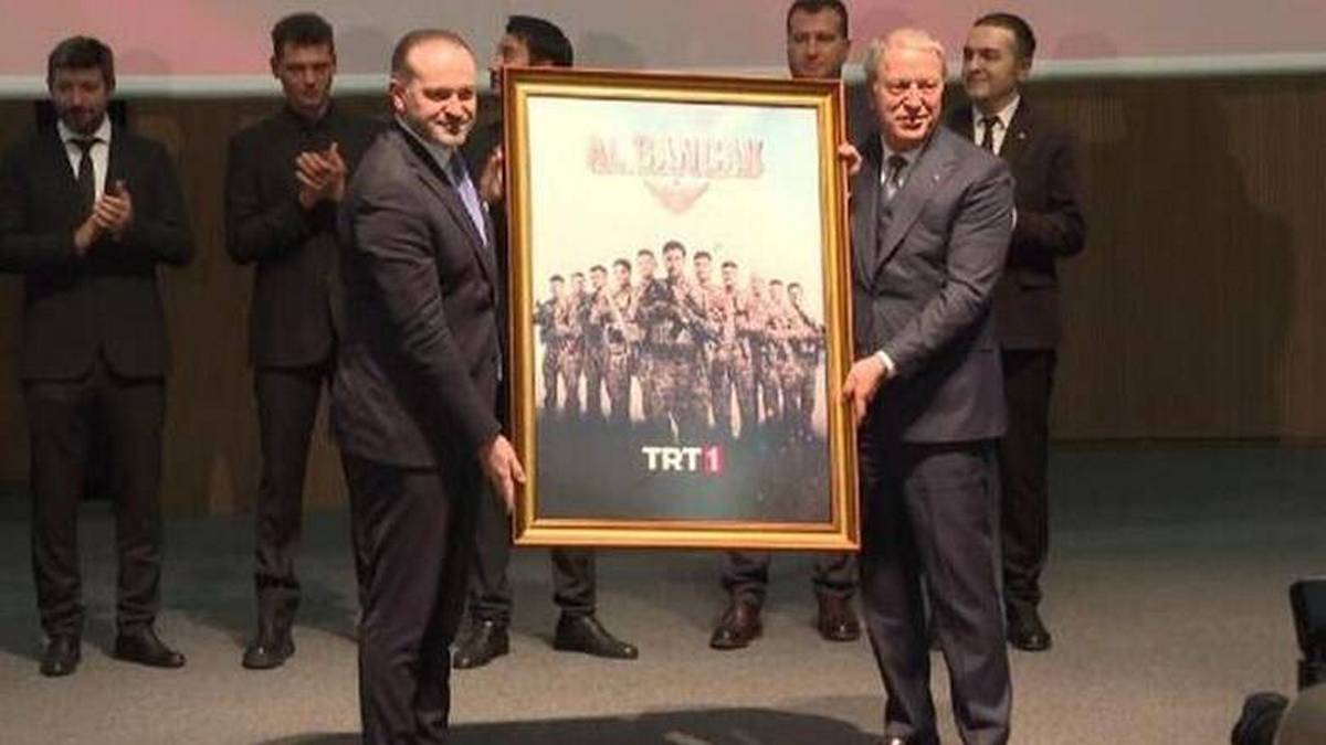 Προβοκάτσια από Τουρκία: Ο Χουλουσί Ακάρ παρουσίασε τηλεοπτική σειρά με τουρκική εισβολή στην Ελλάδα