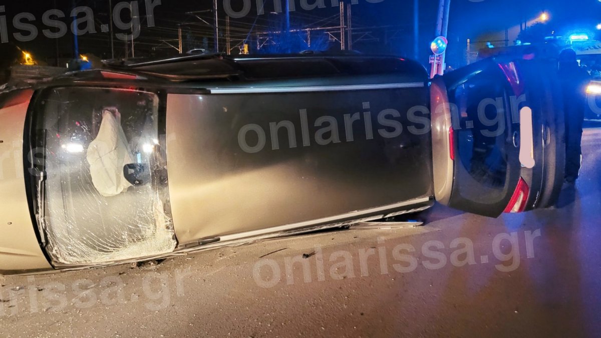 Σοβαρό τροχαίο στη Λάρισα: Αυτοκίνητο έπεσε πάνω σε δύο οχήματα πριν ανατραπεί
