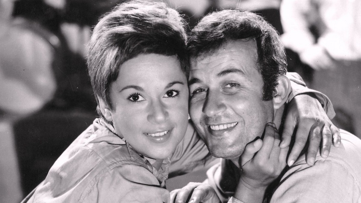 Chart Show: Η άγνωστη ιστορία πίσω από το… επίθετο της Αλίκης Βουγιουκλάκη