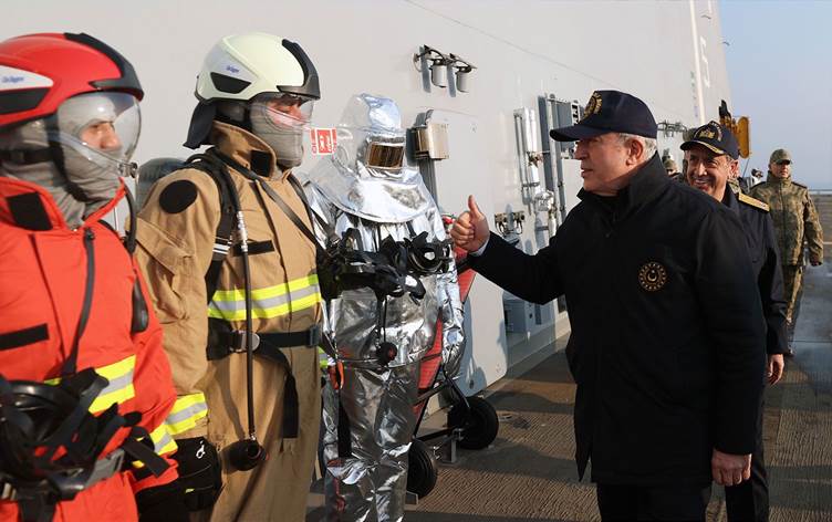 Χωρίς «φρένο» οι προκλητικές δηλώσεις από τον Ακάρ: Η Ελλάδα συνεχώς κλαψουρίζει – Κυνηγά την ένταση