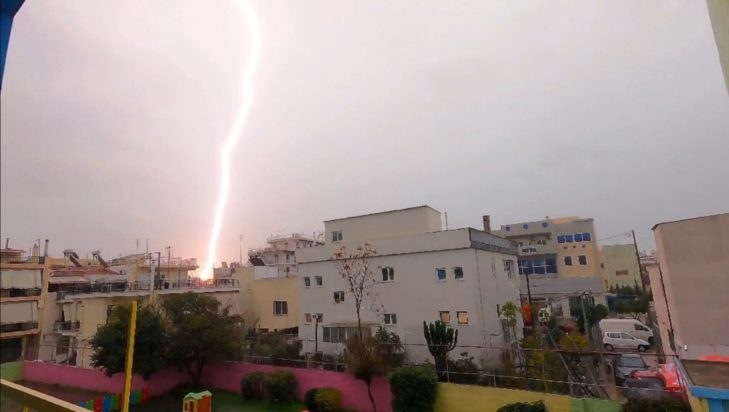αστραπή κακοκαιρία