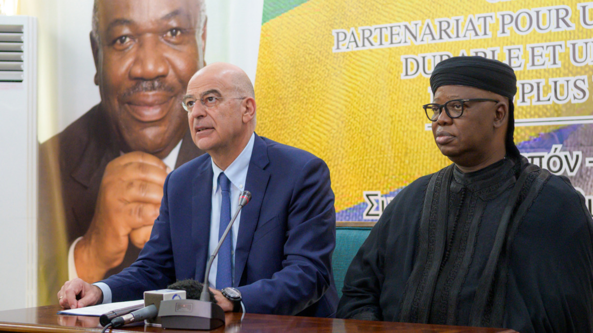 Νίκος Δένδιας: Η βόλτα στο τροπικό δάσος του εθνικού δρυμού της Γκαμπόν – ΒΙΝΤΕΟ