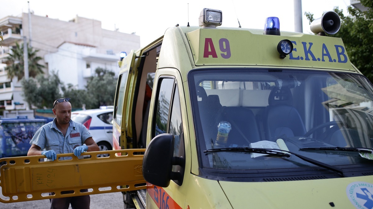 Λάρισα: Τροχαίο ατύχημα στο κέντρο της πόλης – Συγκρούστηκαν ταξί και μηχανάκι – Ένας τραυματίας