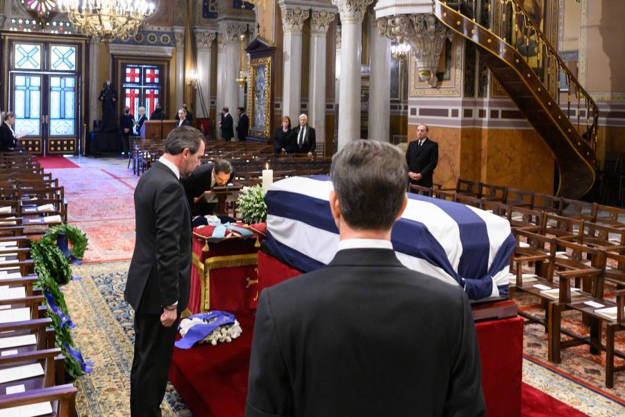 Τέως βασιλιάς Κωνσταντίνος: Γιατί δεν υπήρχε φωτογραφία του στο φέρετρο