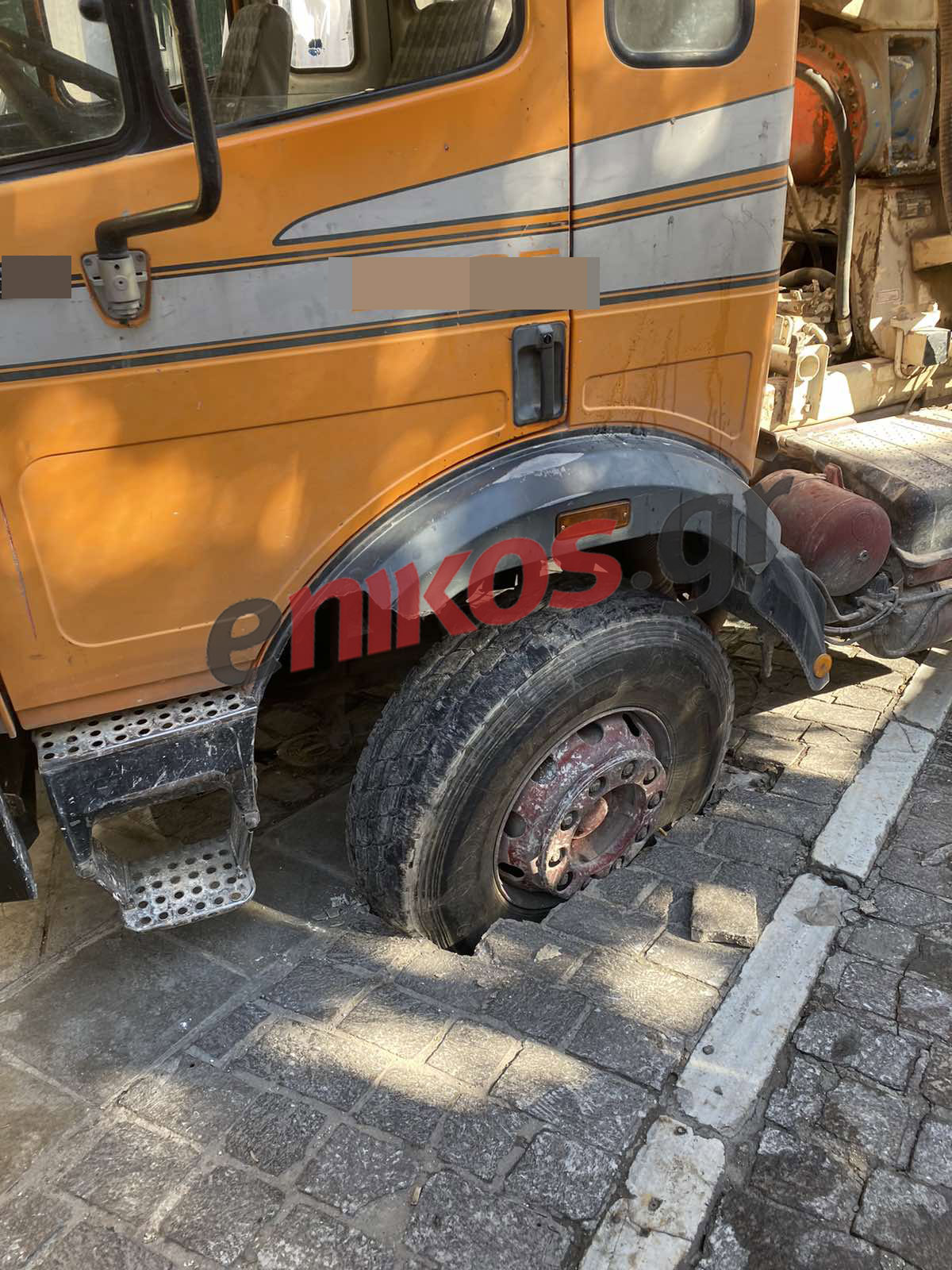 φορτηγό - Μητροπόλεως