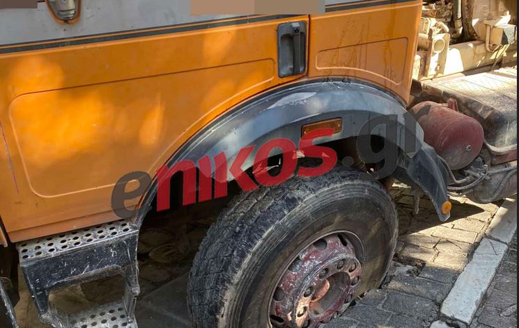 Φορτηγό στη Μητροπόλεως