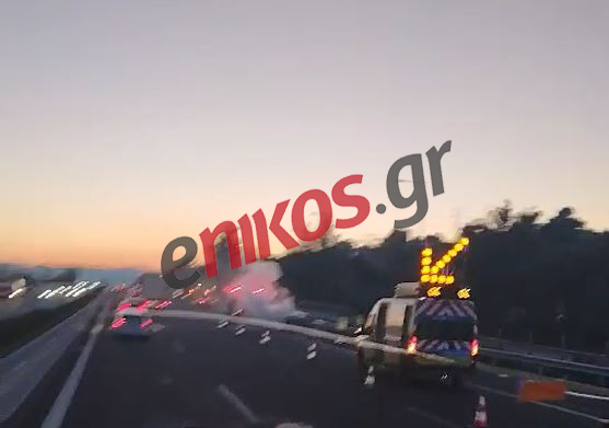 Φωτιά σε αυτοκίνητο στην Εθνικό Οδό Αθηνών-Κορίνθου – ΒΙΝΤΕΟ αναγνώστη