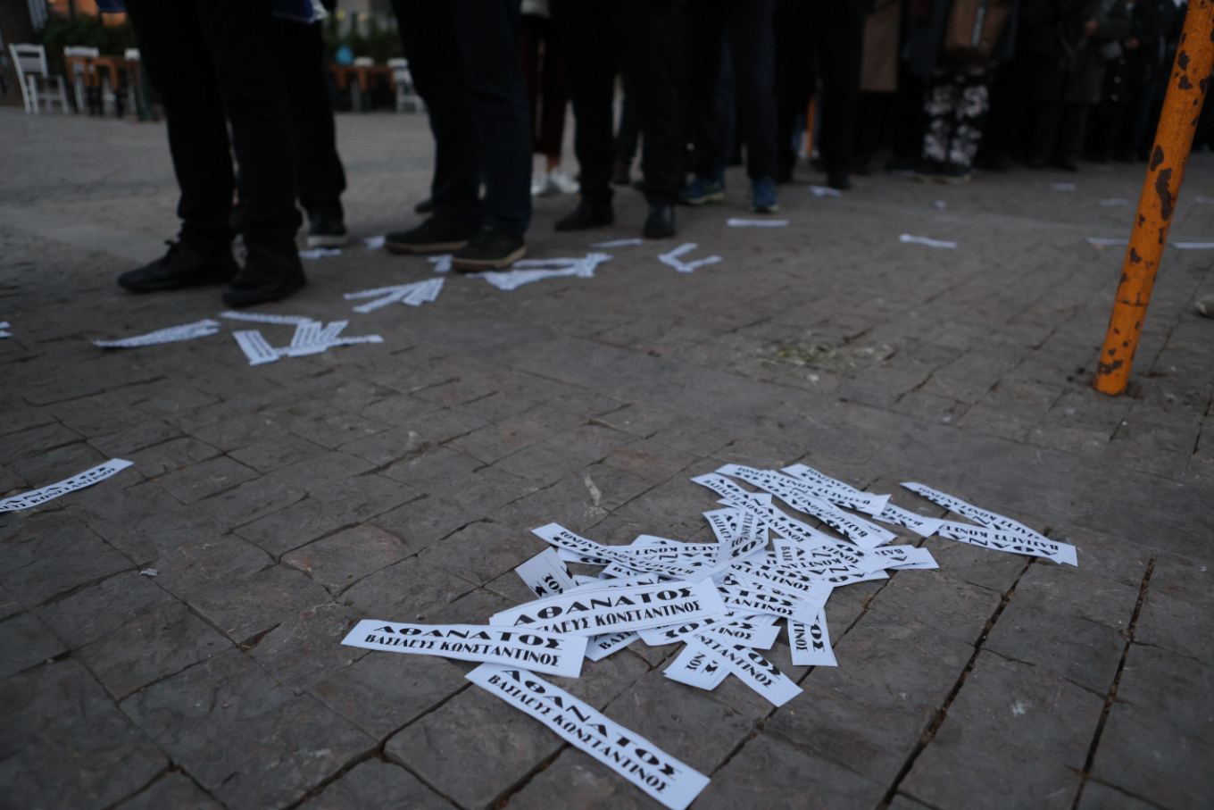 κηδεία τέως βασιλιά- τρικάκια