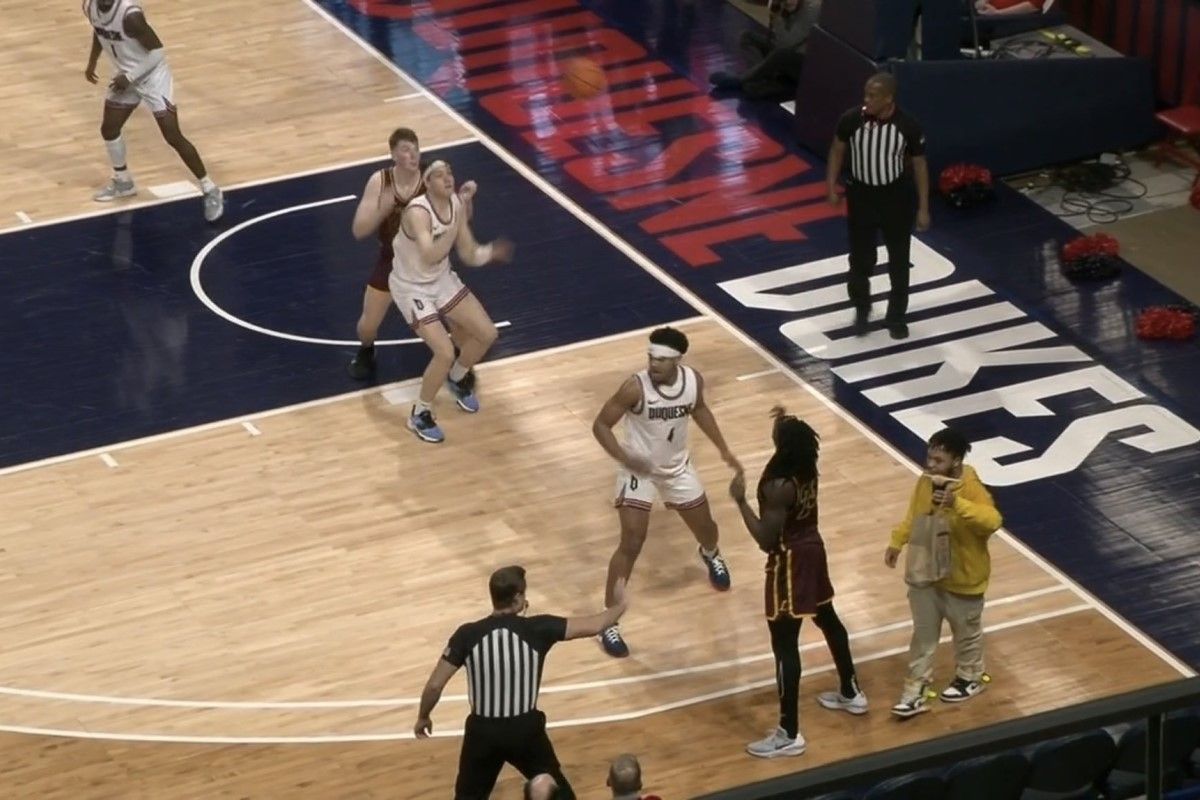 Ντελιβεράς σε γήπεδο