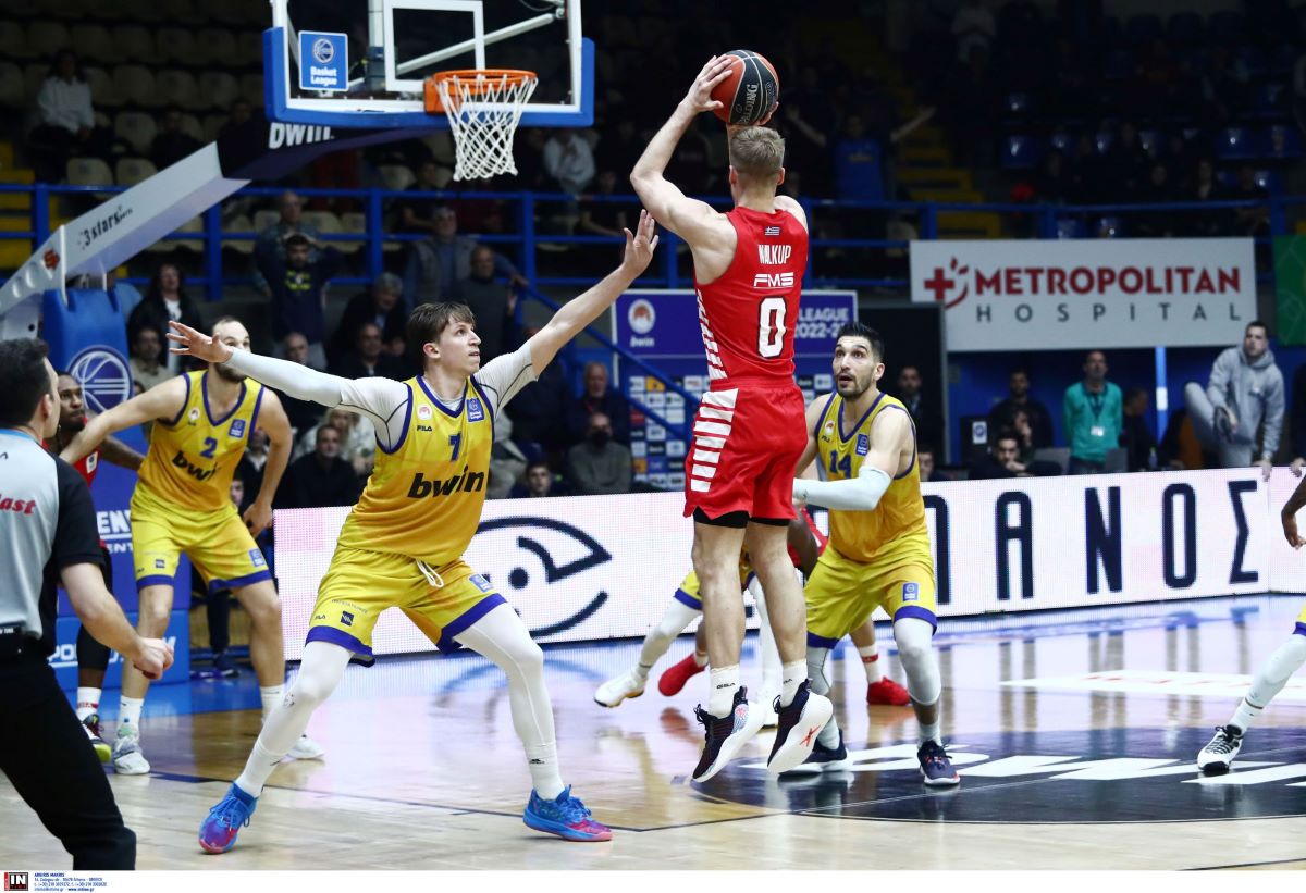 Το buzzer beater του Γουόκαπ