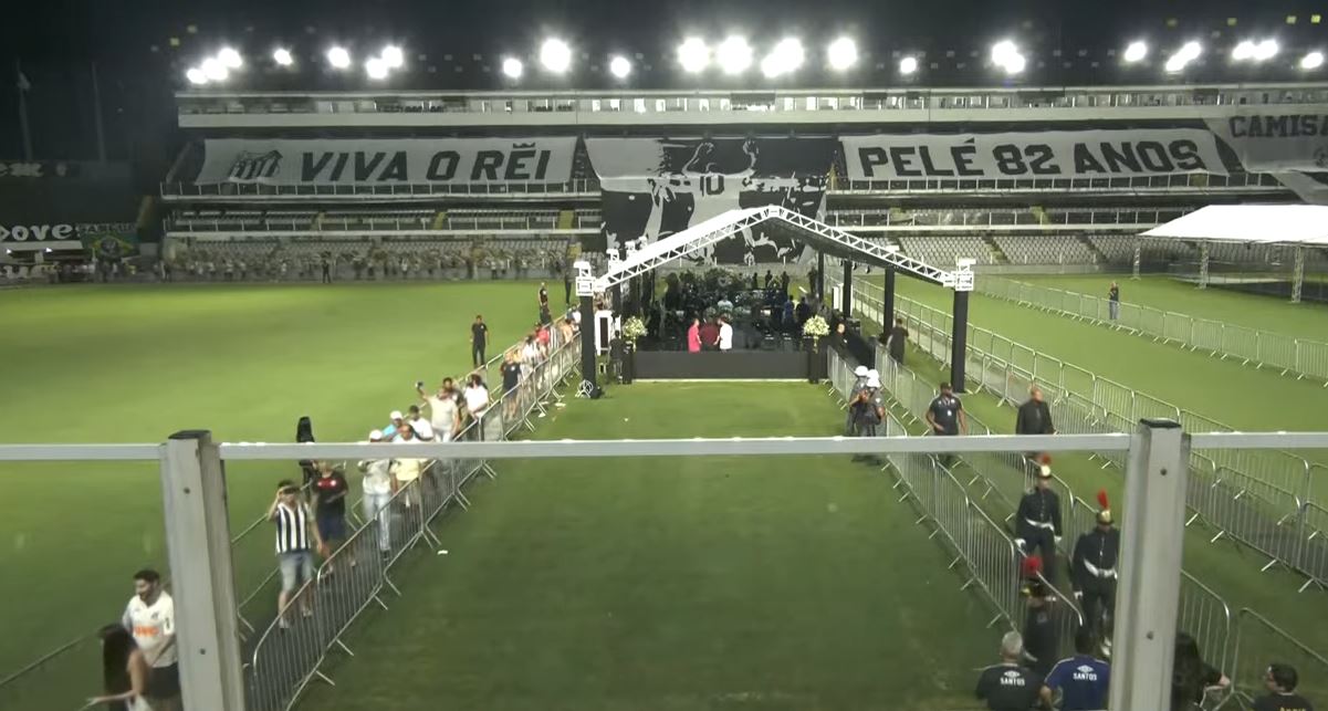 Πελέ- λαϊκό προσκύνημα