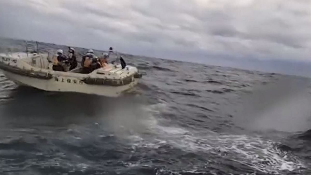Ιαπωνία: Επιχείρηση διάσωσης για 22 μέλη πληρώματος φορτηγού πλοίου που αναποδογύρισε