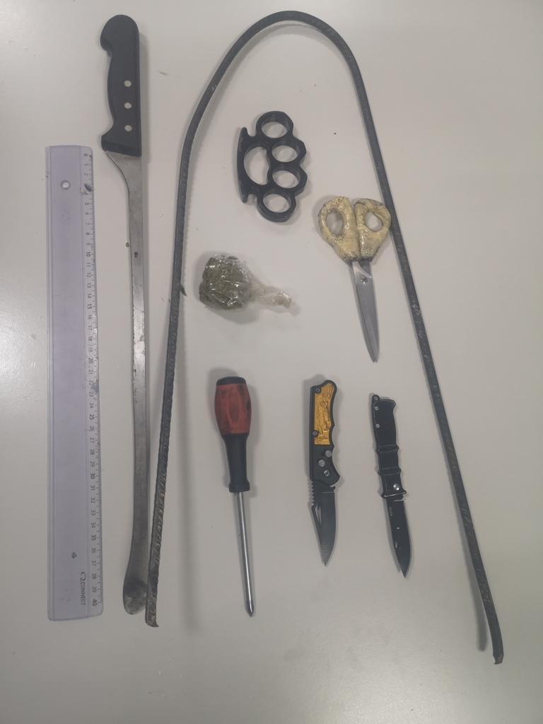 Ομόνοια: 4 συλλήψεις για άγριο καβγά την Πρωτοχρονιά – Είχαν πάνω τους από μαχαίρια μέχρι και σιδερόβεργα