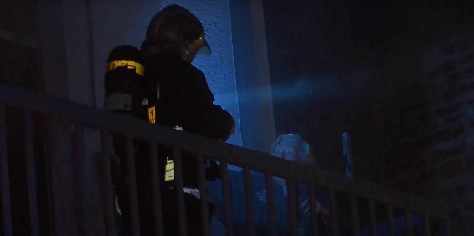 Φωτιά σε διαμέρισμα στην Θεσσαλονίκη – Στο μπαλκόνι για να σωθεί μία ηλικιωμένη