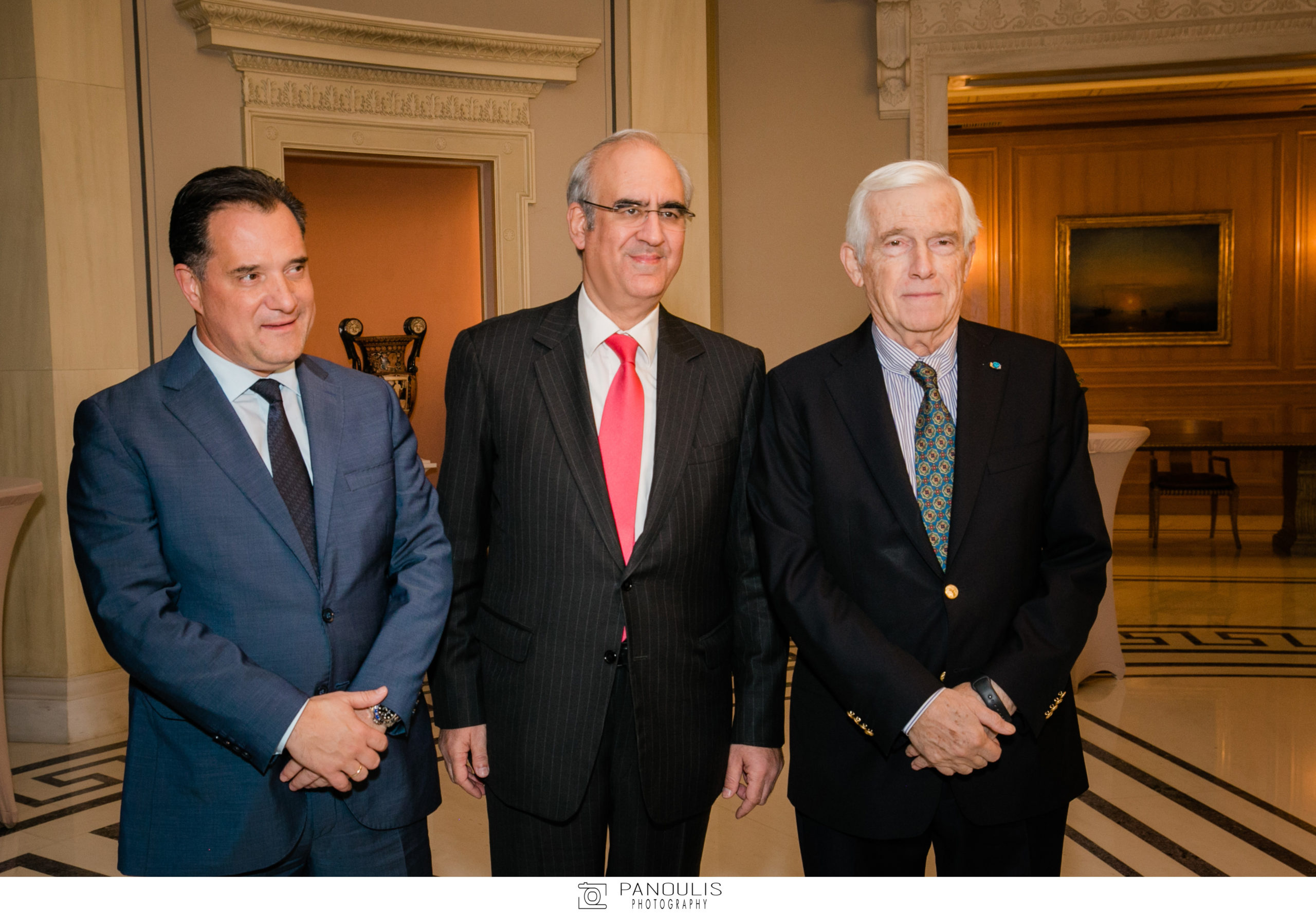 Ευχές, βραβεύσεις και λαμπερές παρουσίες στην κοπή της Βασιλόπιτας του Δήμου Κηφισιάς