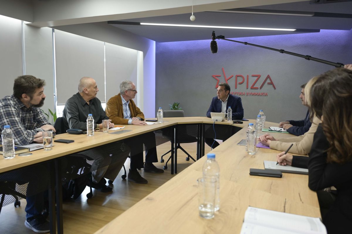 Αλέξης Τσίπρας με το προεδρείο του Φαρμακευτικού Συλλόγου Αττικής,