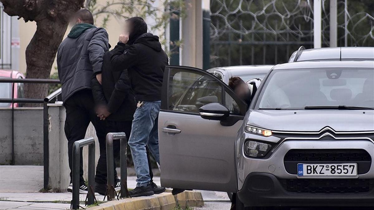 Βιασμός 12χρονης στον Κολωνό: Τι απαντά η γιαγιά της 12χρονης για τον πρώην διαιτητή