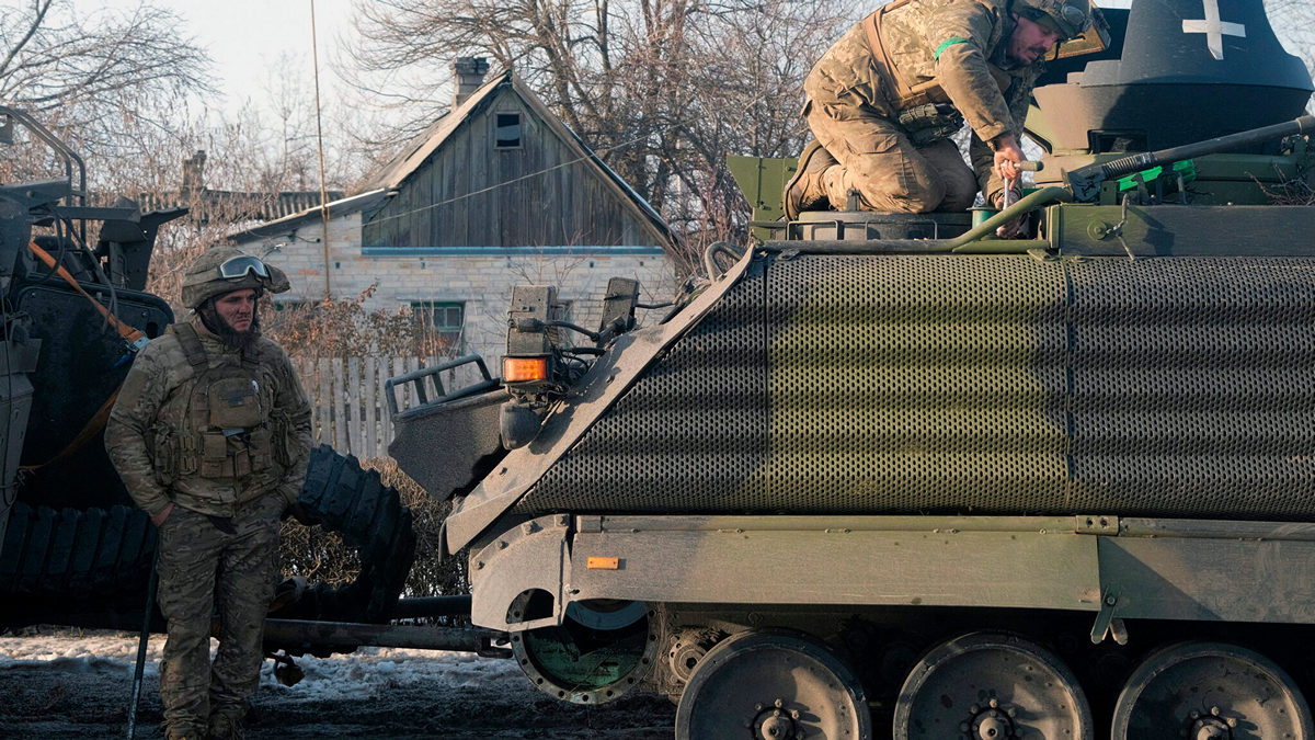 Πόλεμος στην Ουκρανία: Το Κίεβο ζητά από πέρυσι πυρομαχικά διασποράς