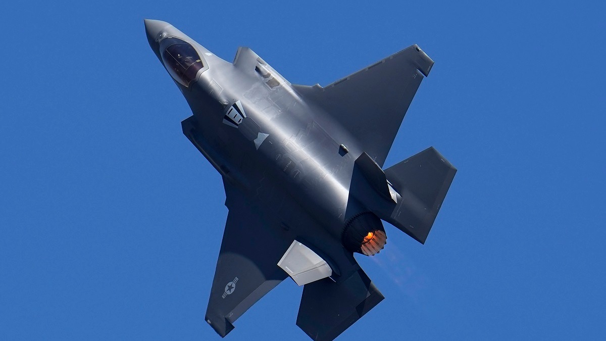 Καταδιωκτικά των ΗΠΑ αναχαιτίζουν στρατιωτικά αεροσκάφη της Ρωσίας κοντά στην Αλάσκα