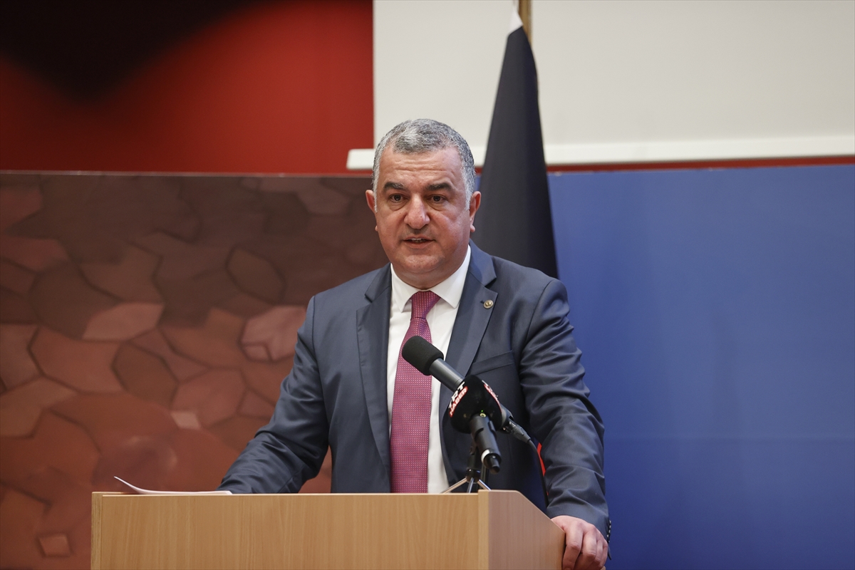 Αχμέτ Μπασάρ Σεν