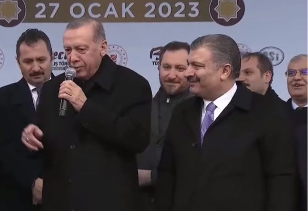 O Ερντογάν ξανατραγούδησε