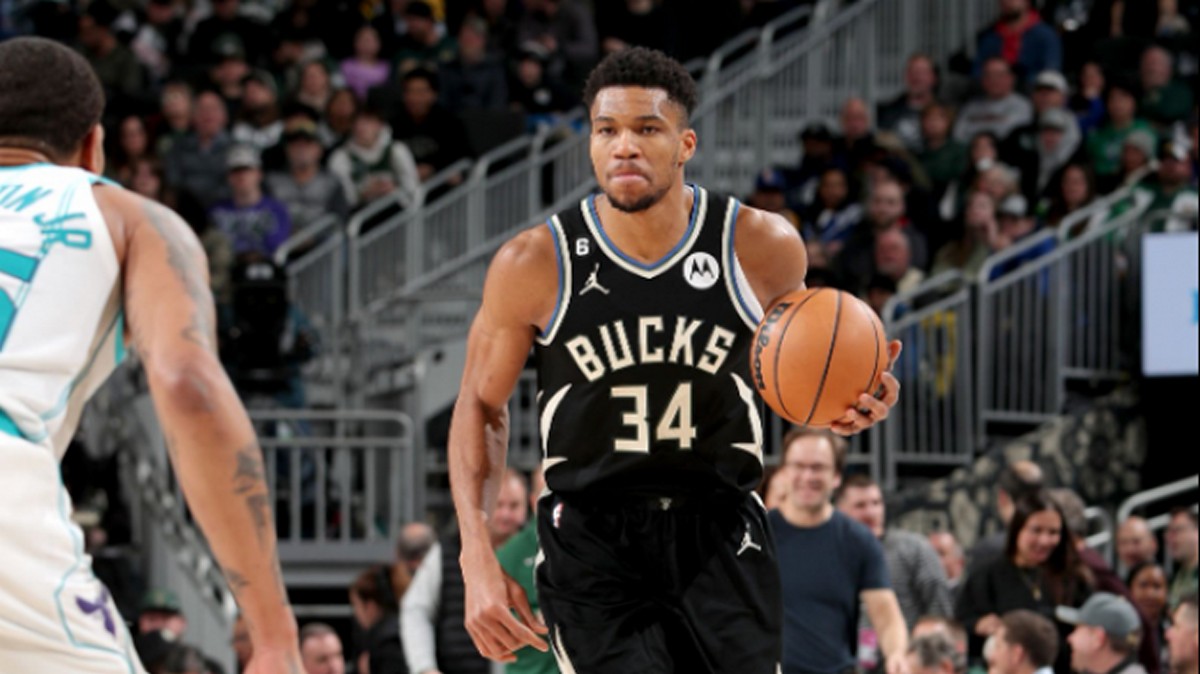 NBA: Μιλγουόκι Μπακς – Σάρλοτ Χόρνετς 124-115 – Με κυρίαρχο Γιάννη τα «ελάφια» πήραν τη νίκη