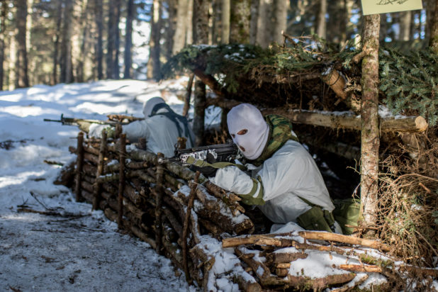 Αλπινιστές του Στρατού μαζί με Γάλλους υπαξιωματικούς στο ΚΕΟΑΧ, στον Όλυμπο