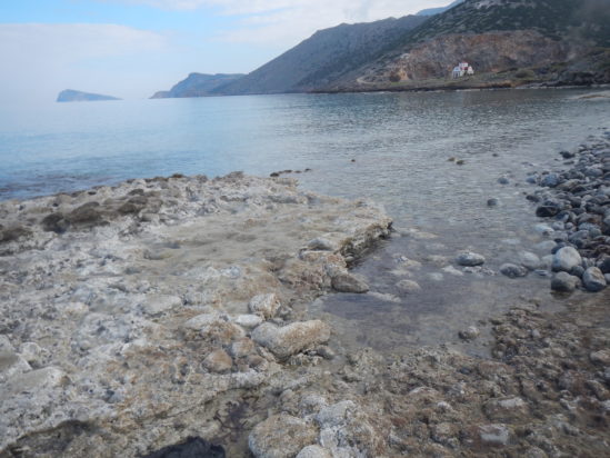 Υποχώρησε η στάθμη της θάλασσας σε περιοχές της Κρήτης