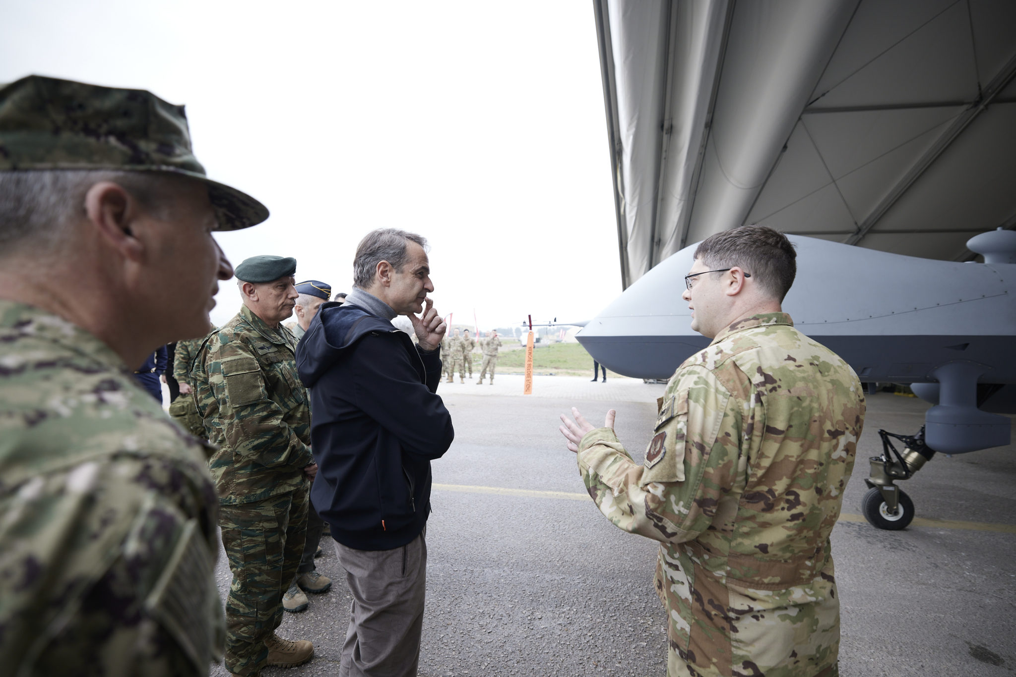 Μητσοτάκης στην 110 Πτέρυγα Μάχης