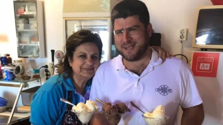 Η Μαίρη Παναγάκου με τον γιο της, Αντώνη