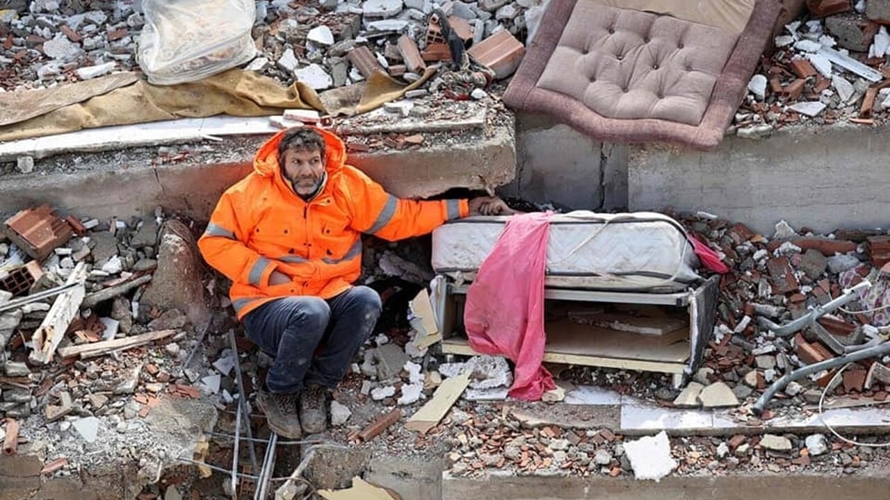 Τουρκία: «Ο πατέρας δεν άφησε ποτέ το χέρι της κόρης του Irmak, η οποία πέθανε στο Değem»