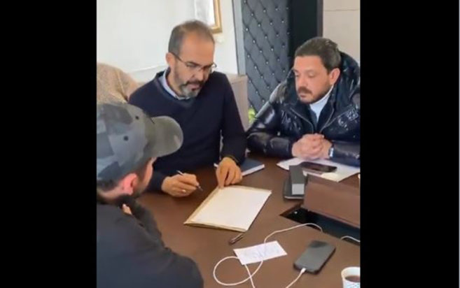 Βουλευτής κάνει σχέδια... επί χάρτου στην Τουρκία