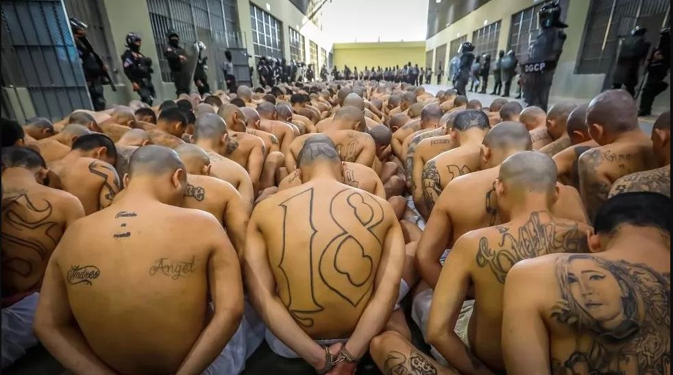 Το Ελ Σαλβαδόρ αποκαλύπτει νέα μεγάλη φυλακή για συμμορίες