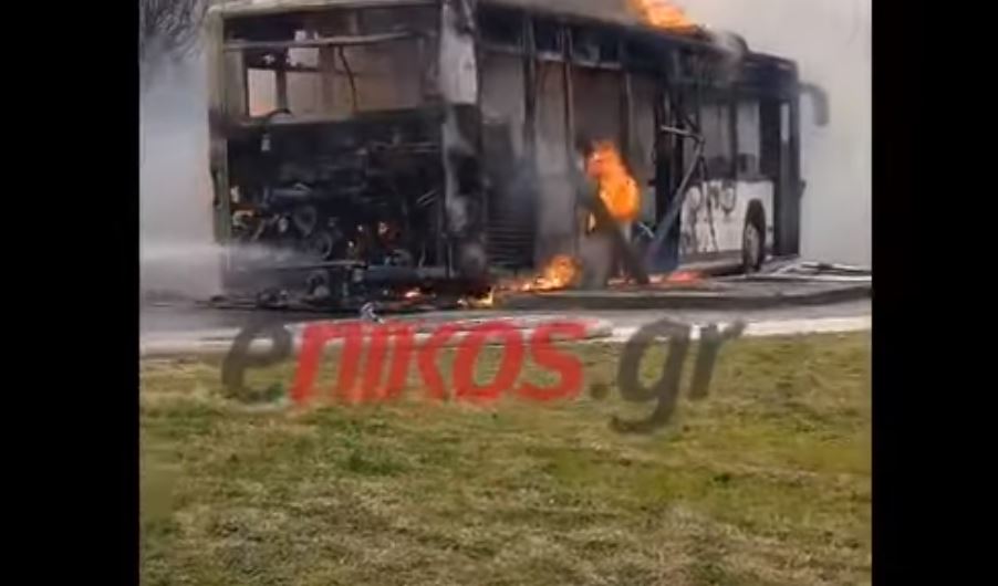 Φωτιά σε λεωφορείο στην Θεσσαλονίκη