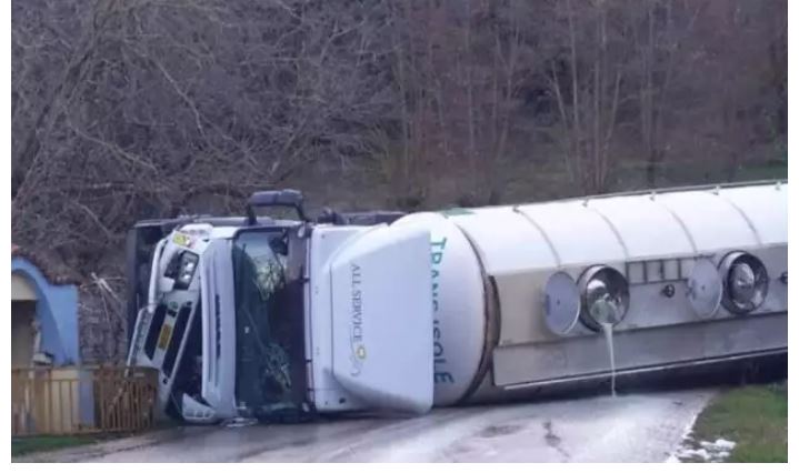 Ανετράπη βυτιοφόρο με γάλα