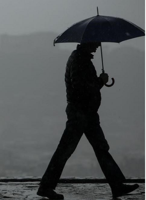 Καιρός: Νεφώσεις και τοπικές βροχές την Δευτέρα – Πού θα σημειωθούν καταιγίδες