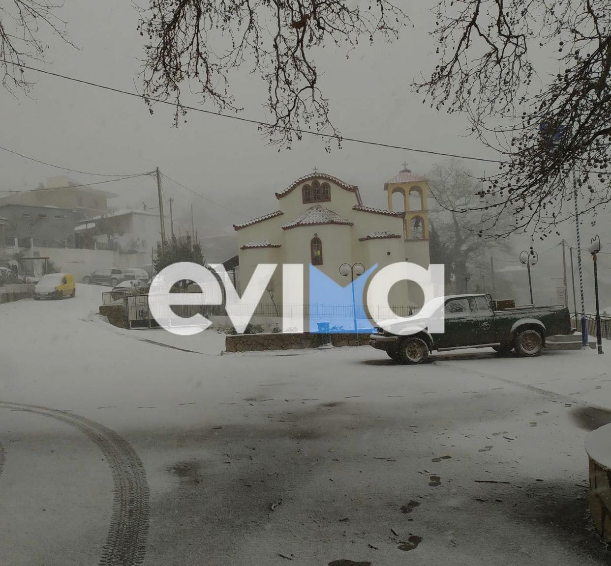 Κακοκαιρία «Μπάρμπαρα»: Χιονοκαταιγίδα στην Εύβοια – Λευκό το τοπίο μέσα σε 5 λεπτά