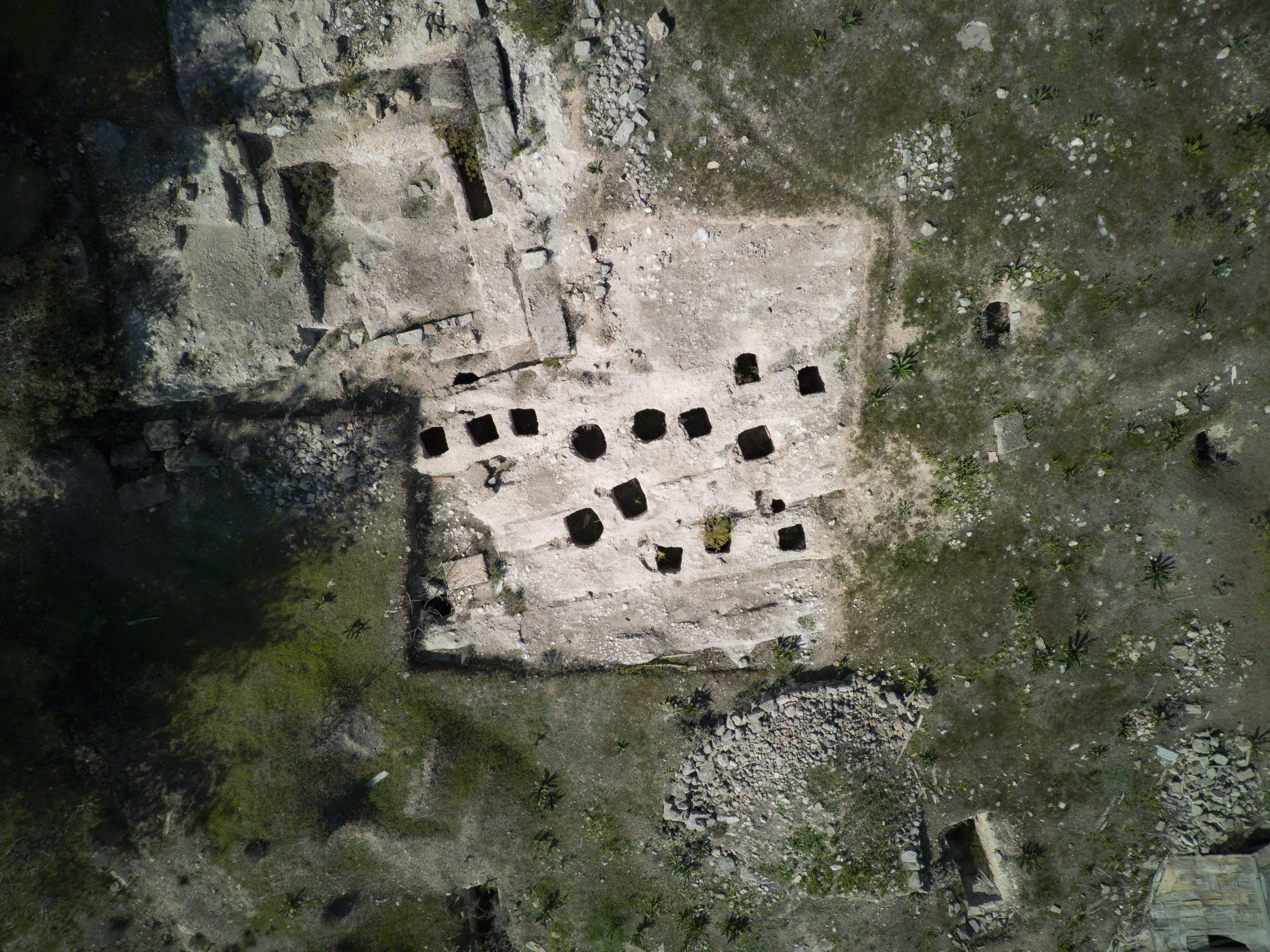 Η γαλάζια πολιτεία των νεκρών – Δείτε ΒΙΝΤΕΟ από τις εκπληκτικές κατακόμβες της Κορινθίας