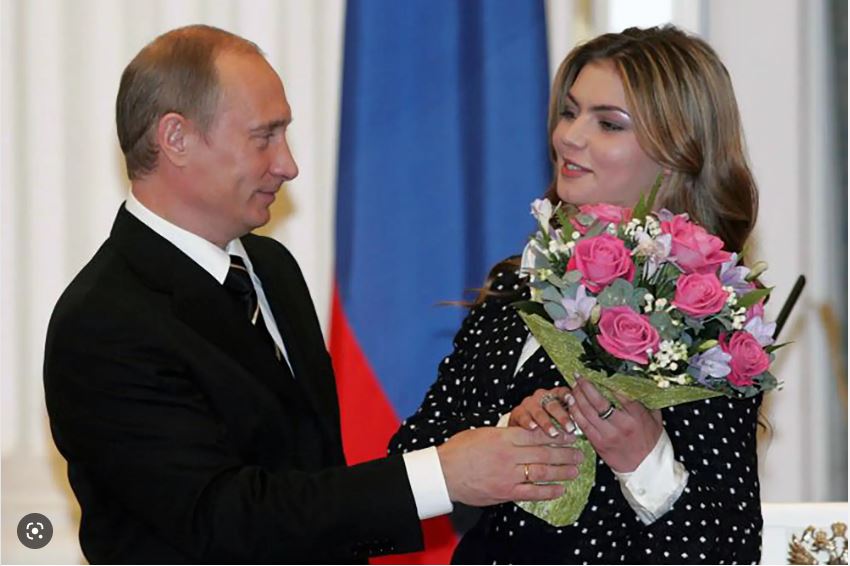 Αποκάλυψη «βόμβα» για τον Πούτιν: Η κυπριακή offshore, η βότκα «Πούτινκα» και το διαμέρισμα για την Καμπάεβα