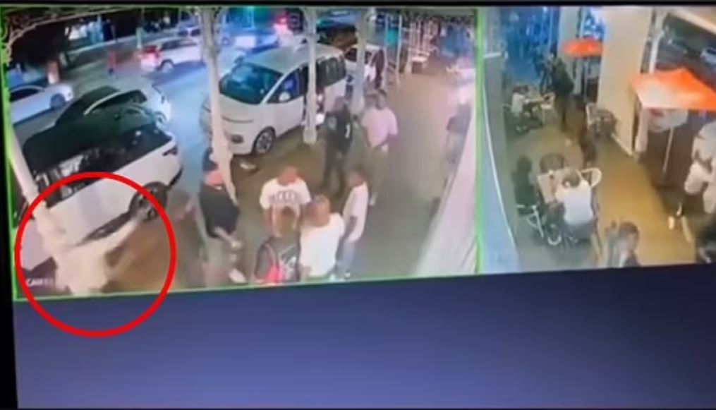 Ράπερ AKA: Βίντεο – σοκ δευτερόλεπτα πριν από τη δολοφονία του