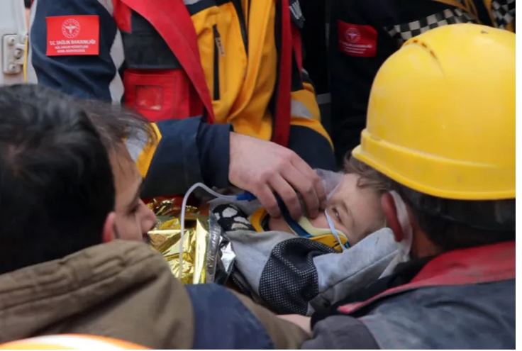 σεισμός στην Τουρκία - διάσωση