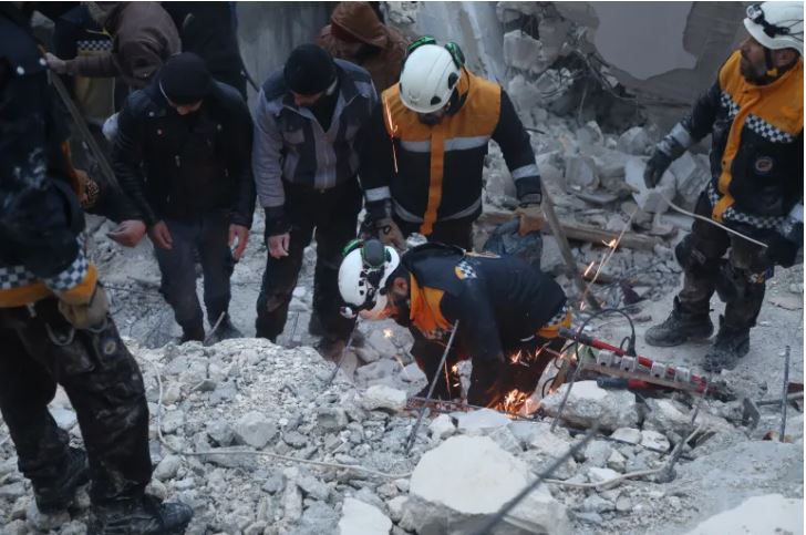 Συρία: Kοριτσάκι 18 μηνών ανασύρθηκε ζωντανό από τα ερείπια – Σκοτώθηκαν η έγκυος μητέρα και τα δύο αδέλφια του