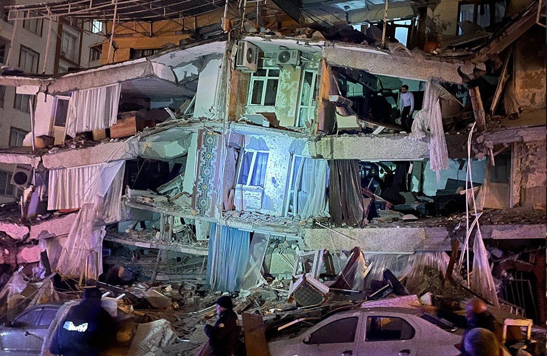 Ισχυρός σεισμός 7,8 Ρίχτερ στην Τουρκία – Τουλάχιστον 15 νεκροί – ΒΙΝΤΕΟ