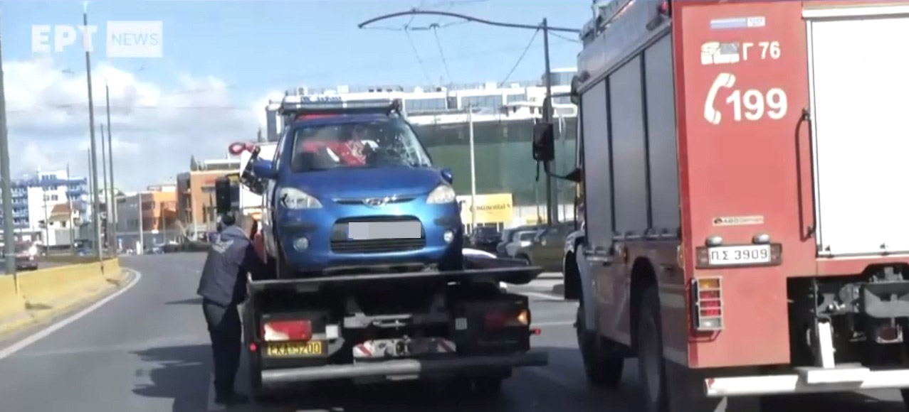 «Τούμπαρε» αυτοκίνητο στη μέση της Κηφισίας – Προβλήματα στην κυκλοφορία