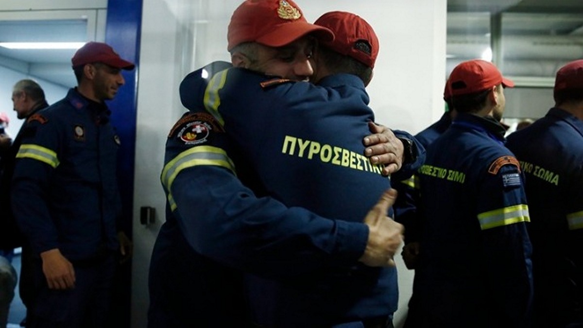 Θεσσαλονίκη: Έφτασαν στο αεροδρόμιο οι άνδρες της ΕΜΑΚ που συμμετείχαν σε διασώσεις σεισμόπληκτων στην Τουρκία