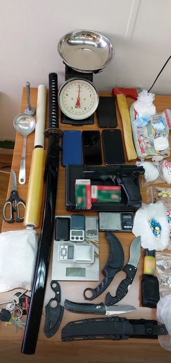 Ζωγράφου - οπλα και ναρκωτικά