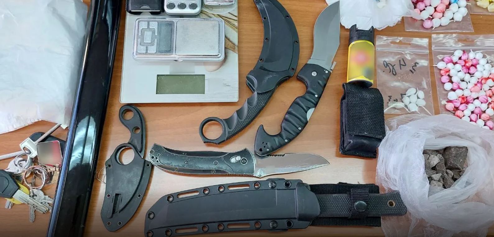 Ζωγράφου - οπλα και ναρκωτικά