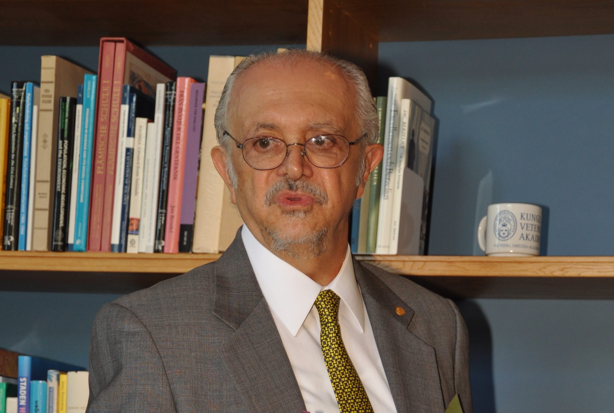 Δρ. Μάριο Μολίνα