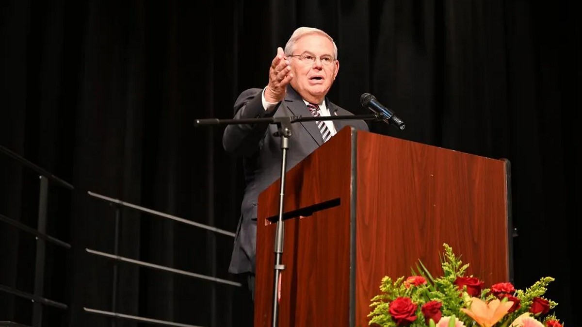 Μενέντεζ: Νέα σφοδρή επίθεση του προέδρου της γερουσίας κατά της Τουρκίας – «Δεν αξίζει να αγοράσει τα F-16»