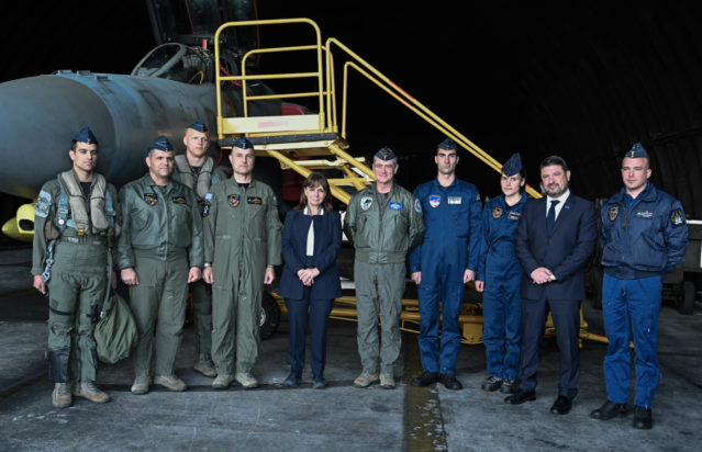 Στην «φωλιά των Phantom» η Πρόεδρος της Δημοκρατίας